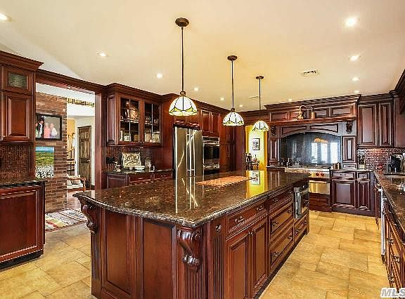 4th image of 21 Waters Edge Ln