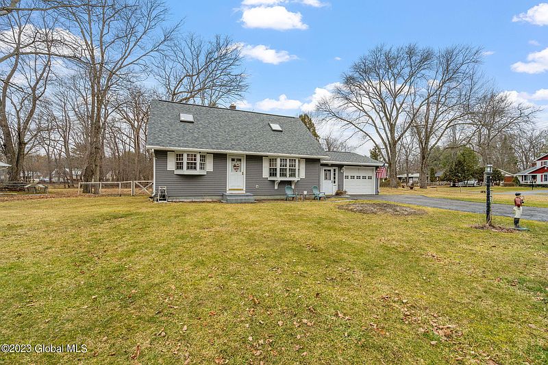 2nd image of 27 E Wiggand Drive