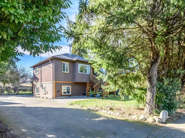 1767 Piercy Ave, Courtenay, BC V9N 3G2