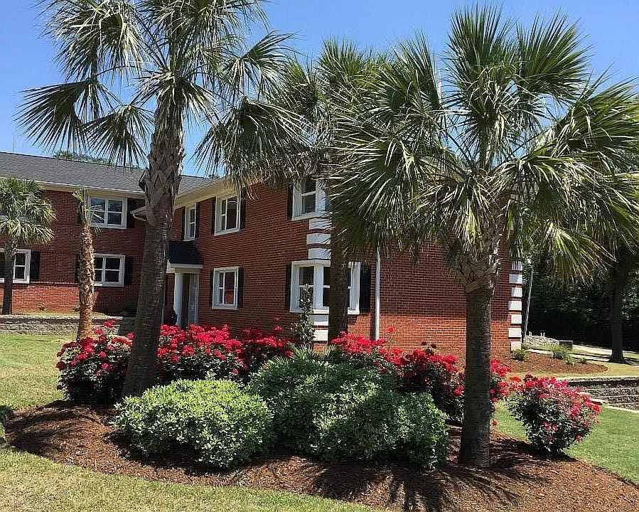 Royal Palms Apartments