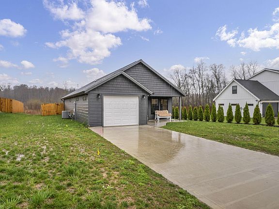 5th image of 213 Brushwood Dr