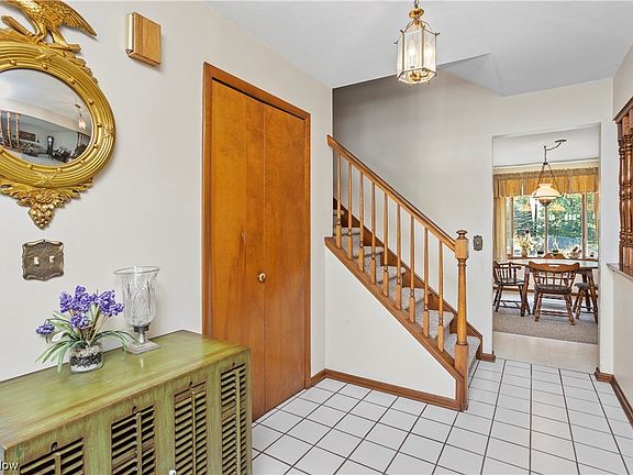 3rd image of 119 Hilltop Cir