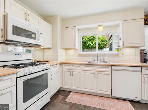227 Watkins St, Philadelphia, PA 19148