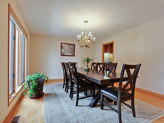 4th image of 650 Edelweiss Dr