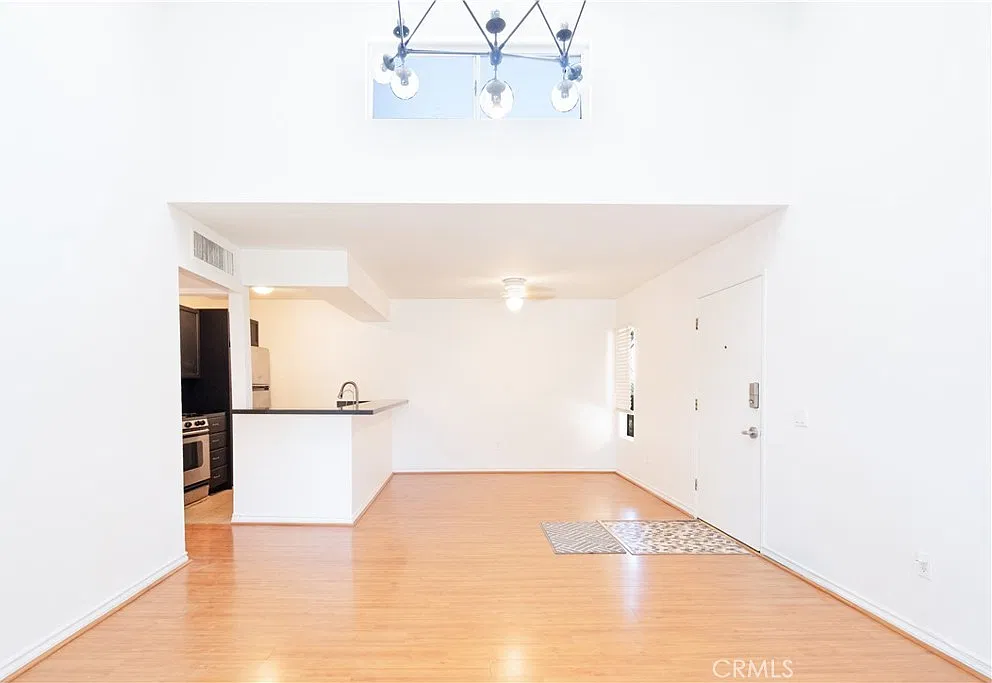 2 bed, 830 sqft, $2,500 — Photo 4