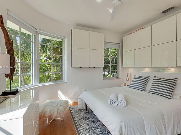 4th image of 739 11th St APT 12