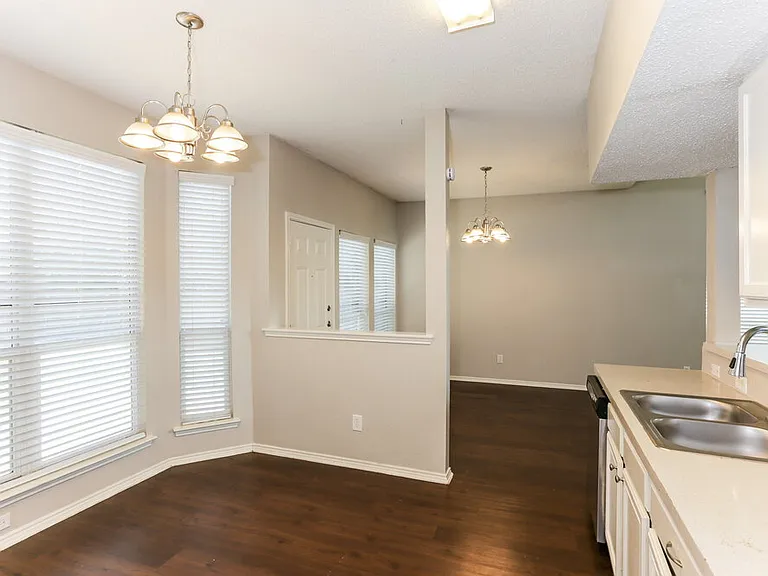 317 Pebblebrook Ln — Photo 8