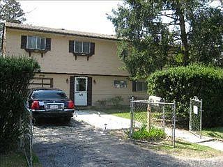 1st image of 560 Beech St