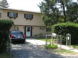 560 Beech St, North Babylon, NY 11703