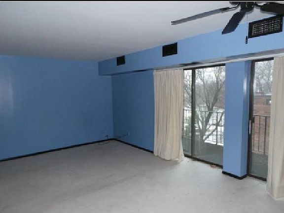 5th image of 3505 Lakeview Dr APT 303