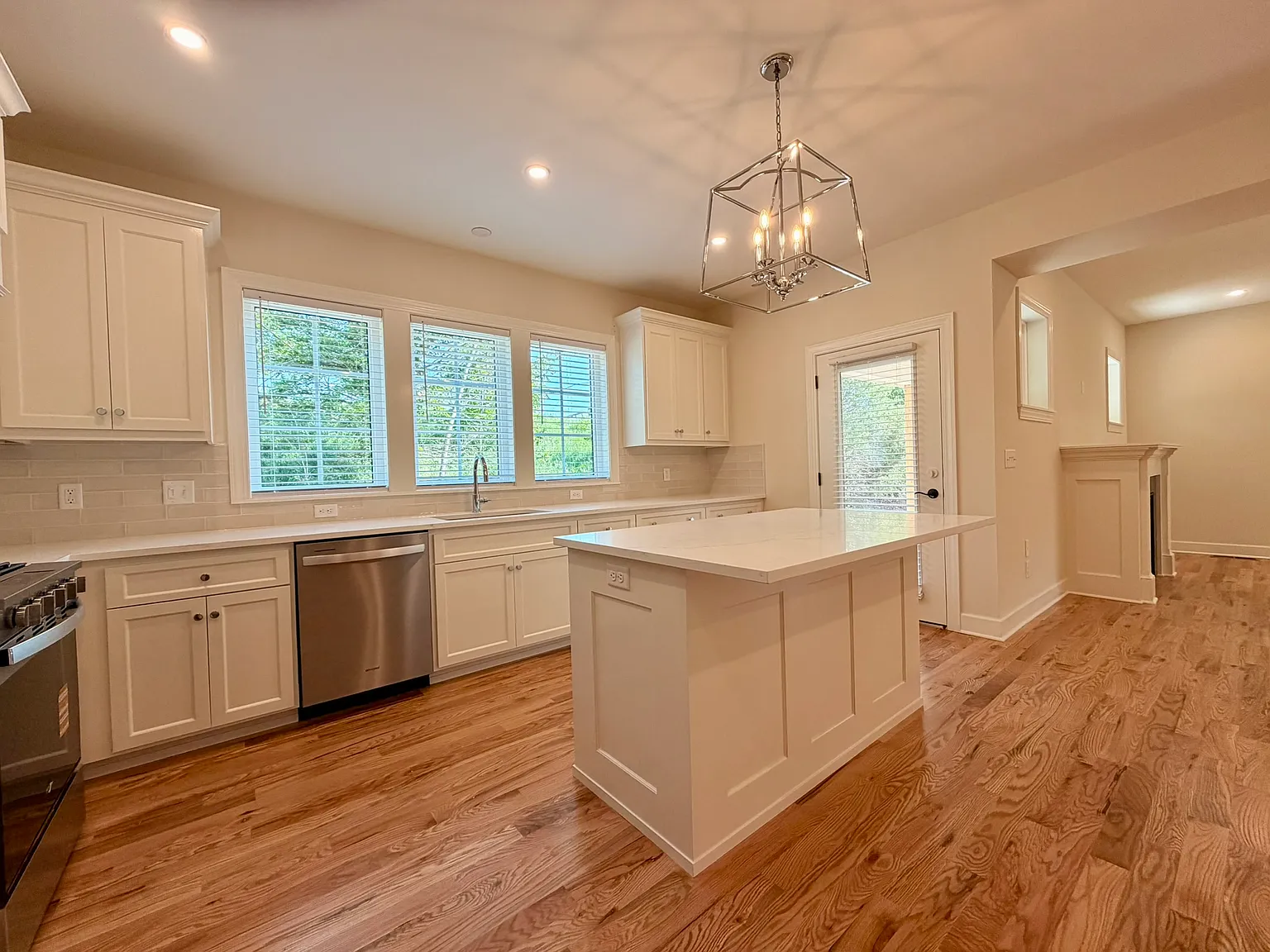 4 bed, 3.5 bath, 2778 sqft, $3,200 — Photo 4