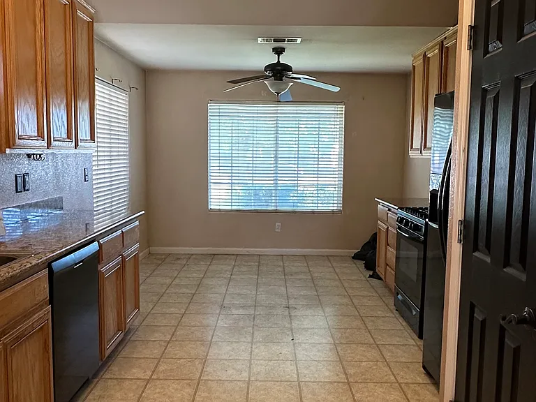 16671 W Donovans Way — Photo 2