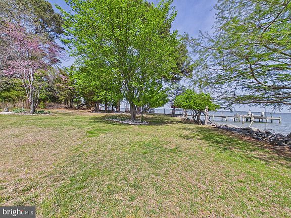 3rd image of 16104 Piney Point Rd