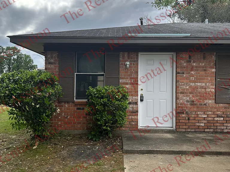 1910 Illinois Ave — Photo 1