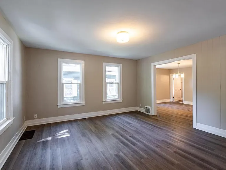 1512 Charles St — Photo 5