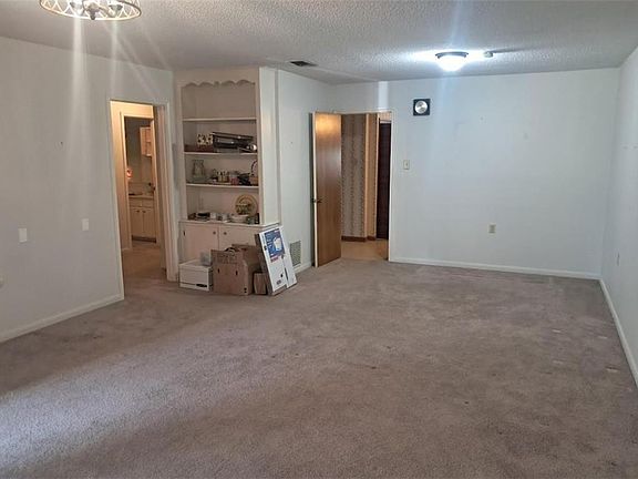 2nd image of 207 Georgetown Dr