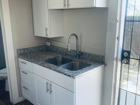 3rd image of 2632 N Stone Ave #11194511