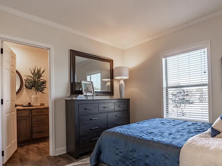 Spacious Bedroom with EnSuite Bathroom