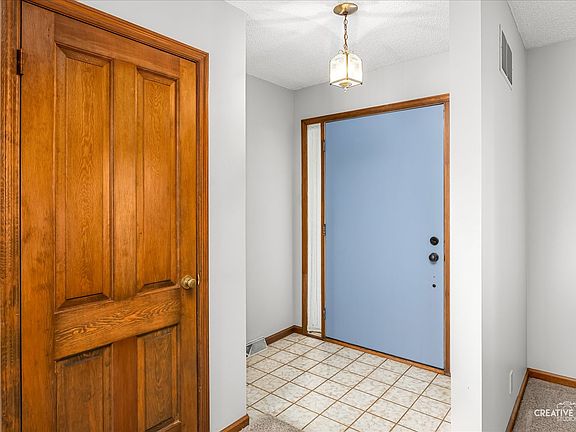 3rd image of 225 W Joliet St