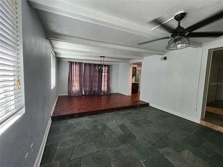 1014 NE 10th Pl — Photo 14
