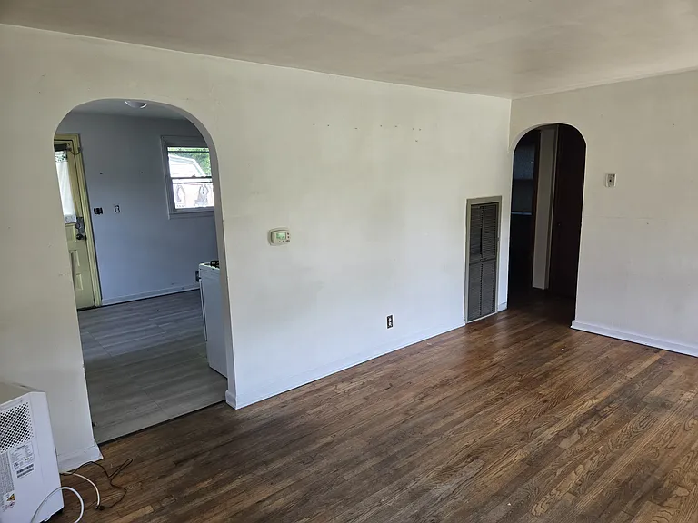 2415 Crystal St — Photo 8