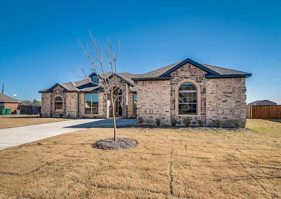 1st image of 208 S Meadow Dr