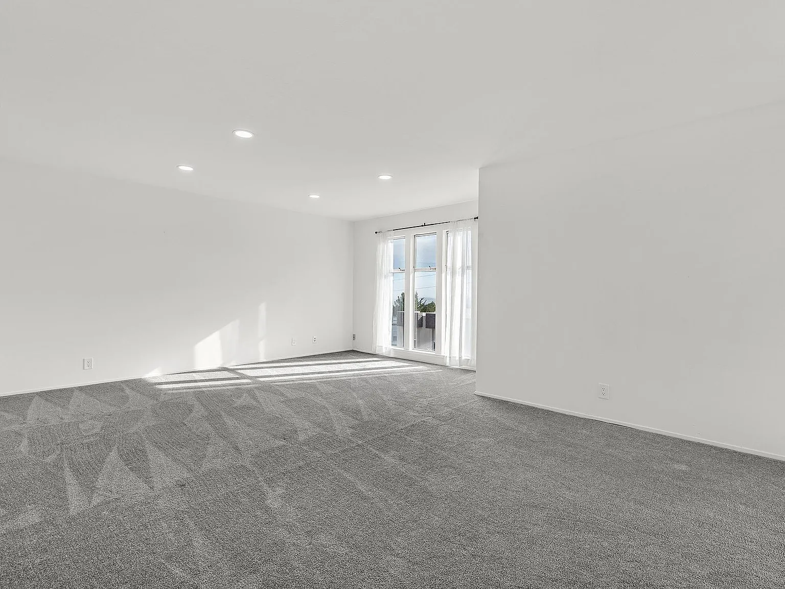 164 Oxford Ln — Photo 4