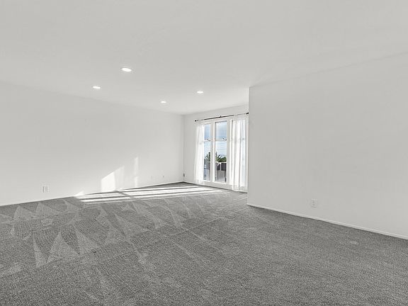 4th image of 164 Oxford Ln