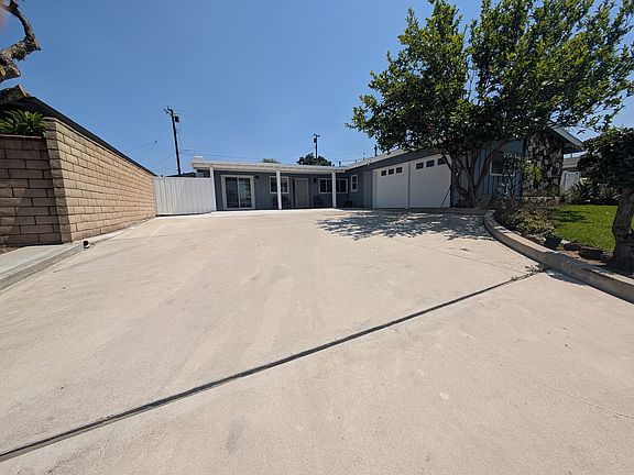 Spacious Driveway