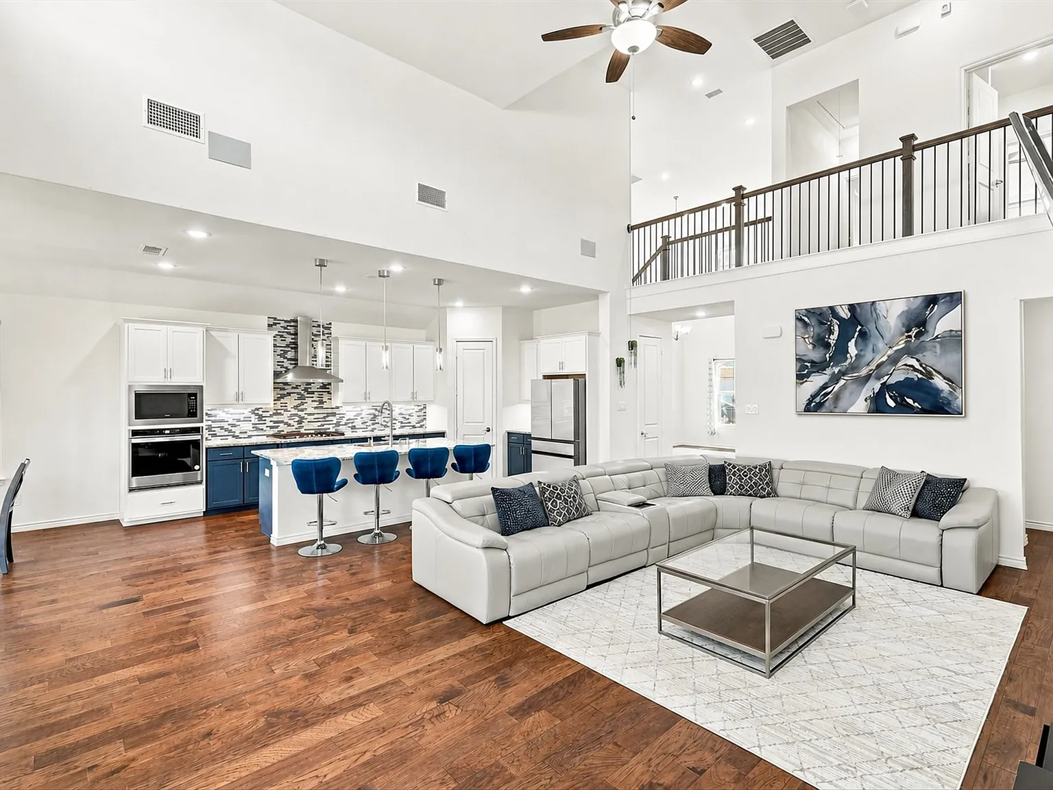 4 bed, 3382 sqft, $4,250 — Photo 4
