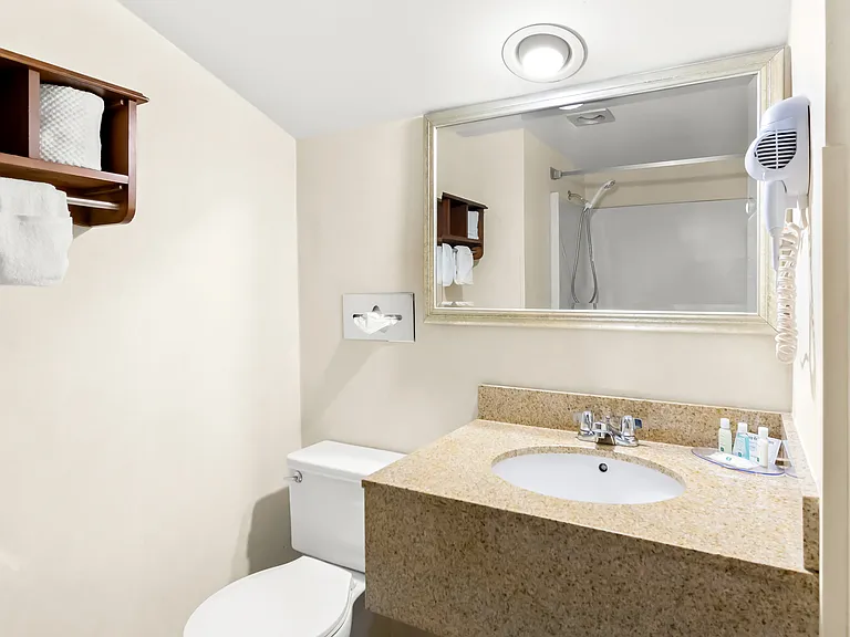 Quality Inn — Photo 12
