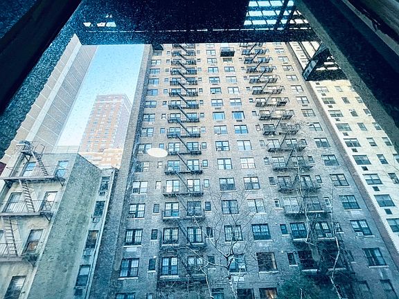 4th image of 324 E 73rd St #3C