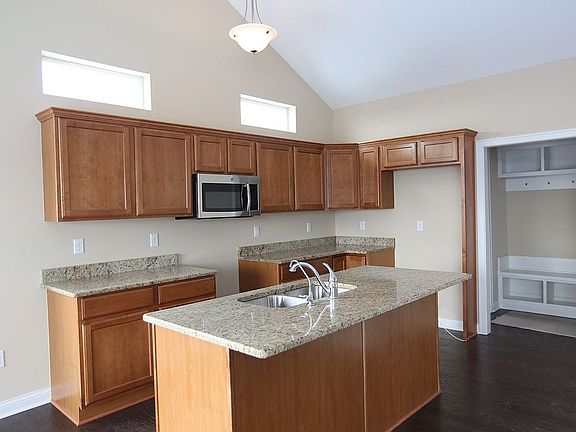 5th image of 1036 Woods Edge Dr