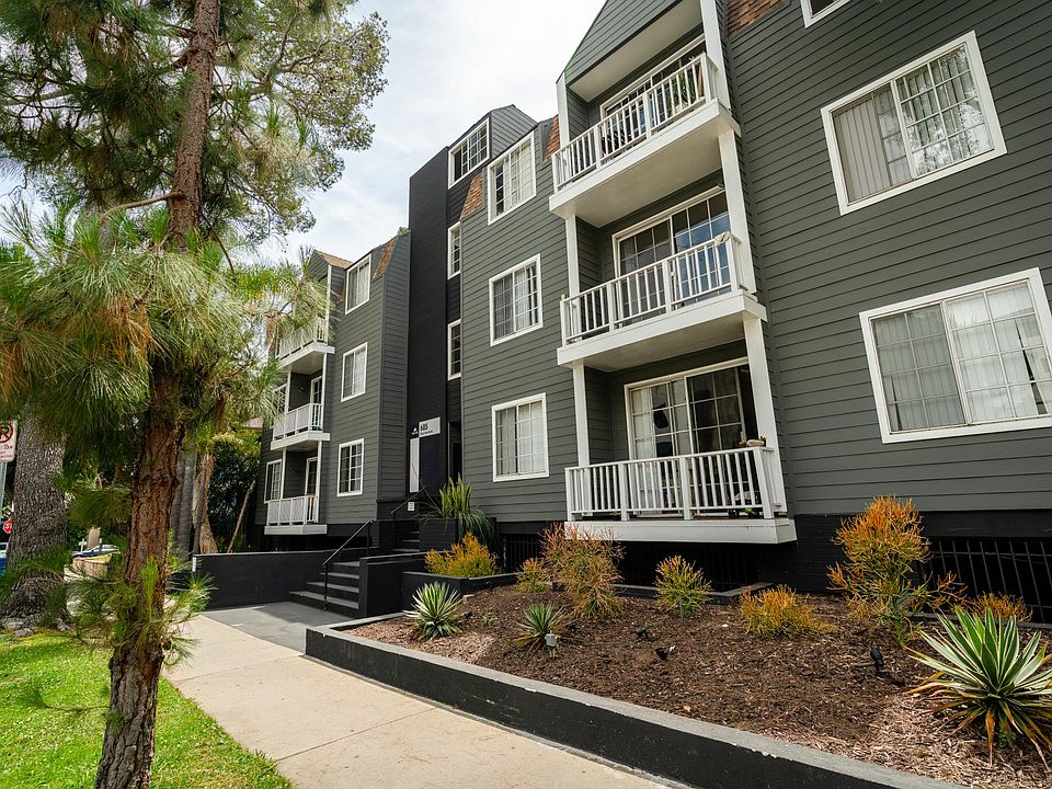 1st image of 685 Kelton Ave APT 2