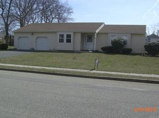 66 Pelican Dr, Bayville, NJ 08721