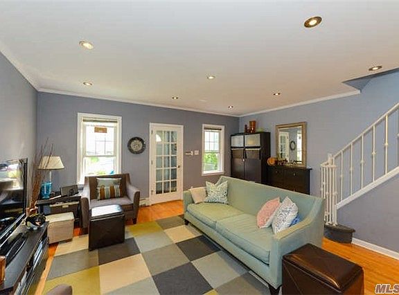 2nd image of 6837 Harrow St