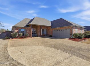 229 Clubview Cir, Pearl, MS 39208