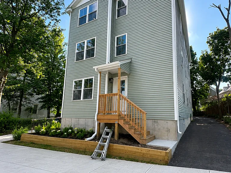 134 Florence St #1 — Photo 17
