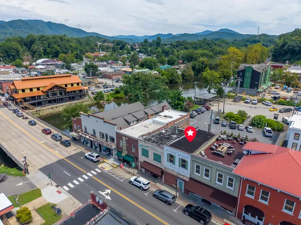 28 Everett St, Bryson City, NC 28713