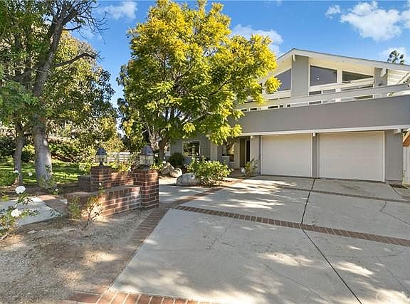 4th image of 2141 Pioneer Ave
