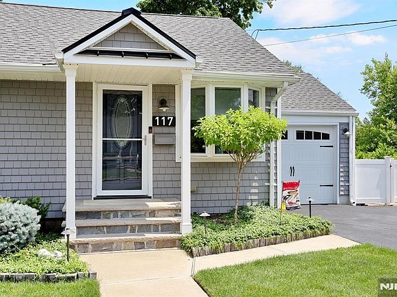 2nd image of 117 Roxbury Rd