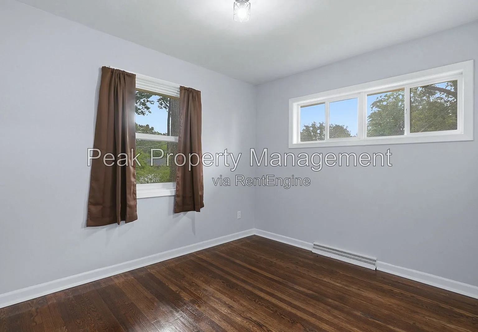 3 bed, 2.0 bath, 925 sqft, $1,900 — Photo 3