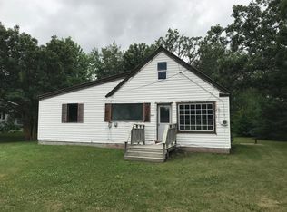 607 11th Ave SE, Roseau, MN 56751
