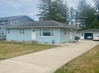 716 W 13th St, Cedar Falls, IA 50613