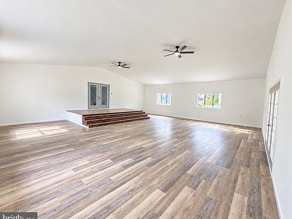 5th image of 36 Poplar St