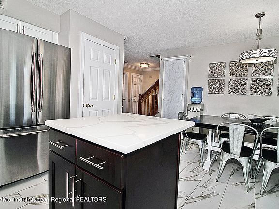 4th image of 395 Begonia Court #3905
