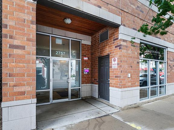 2nd image of 2757 N Lincoln Ave APT 201