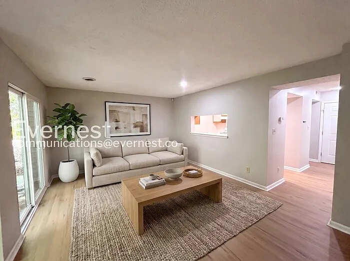 3 bed, 1.5 bath, 1130 sqft, $1,625 — Photo 3