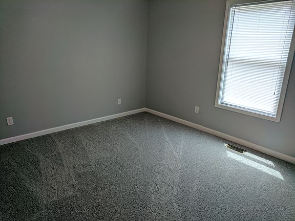 4th image of 400 E Washington St