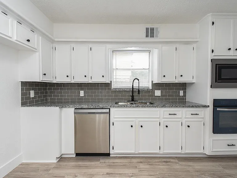 15814 Winding Moss Dr — Photo 6